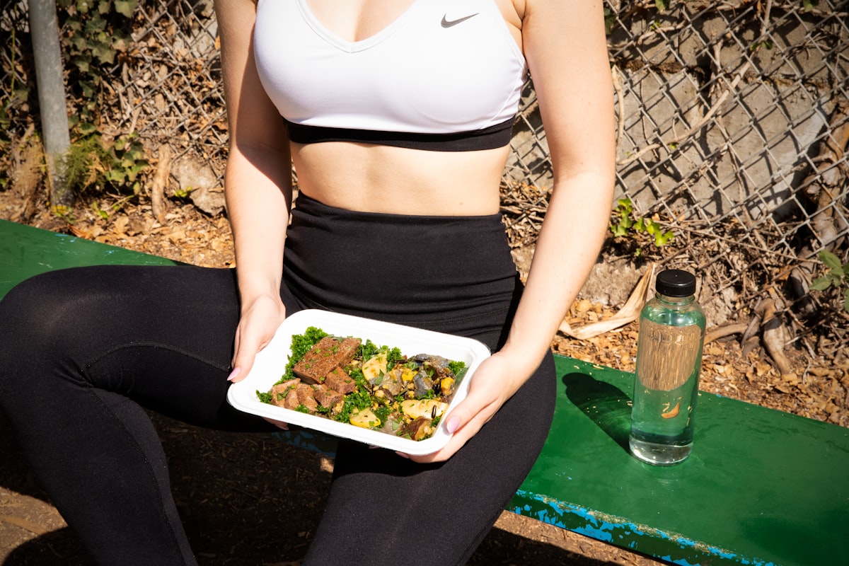 Grilled chicken breast with rice and vegetables